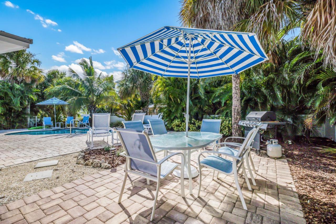 Вилла Toes In The Water - 110 Palm Ave Анна-Мария Экстерьер фото